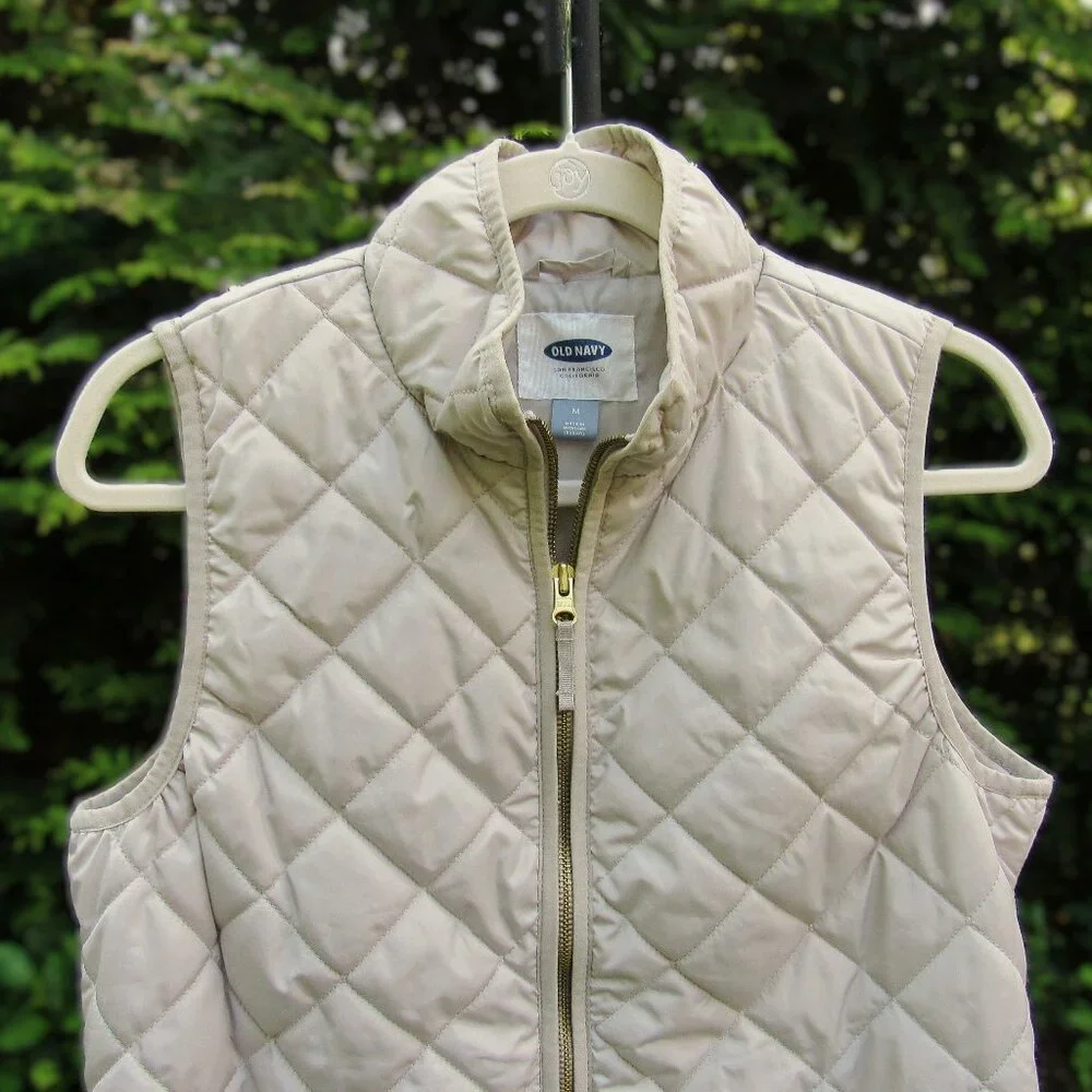 Old Navy Lightweight Quilted Insulated Zip-Front Vest - Picture 2 of 3